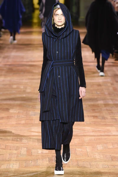 Look 12